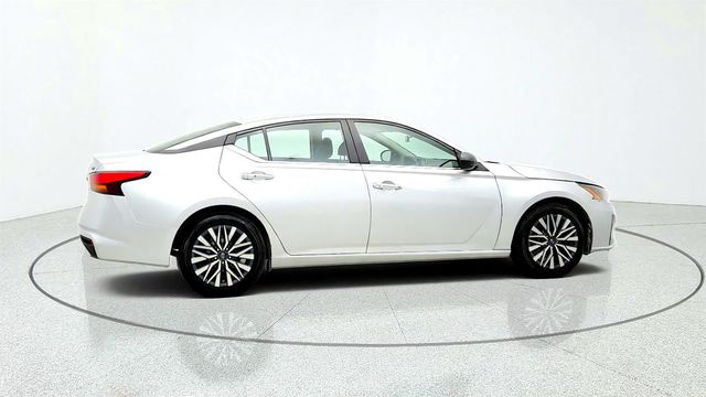 2024 Nissan Altima 2.5 SV Sedan - 23079835 - 3