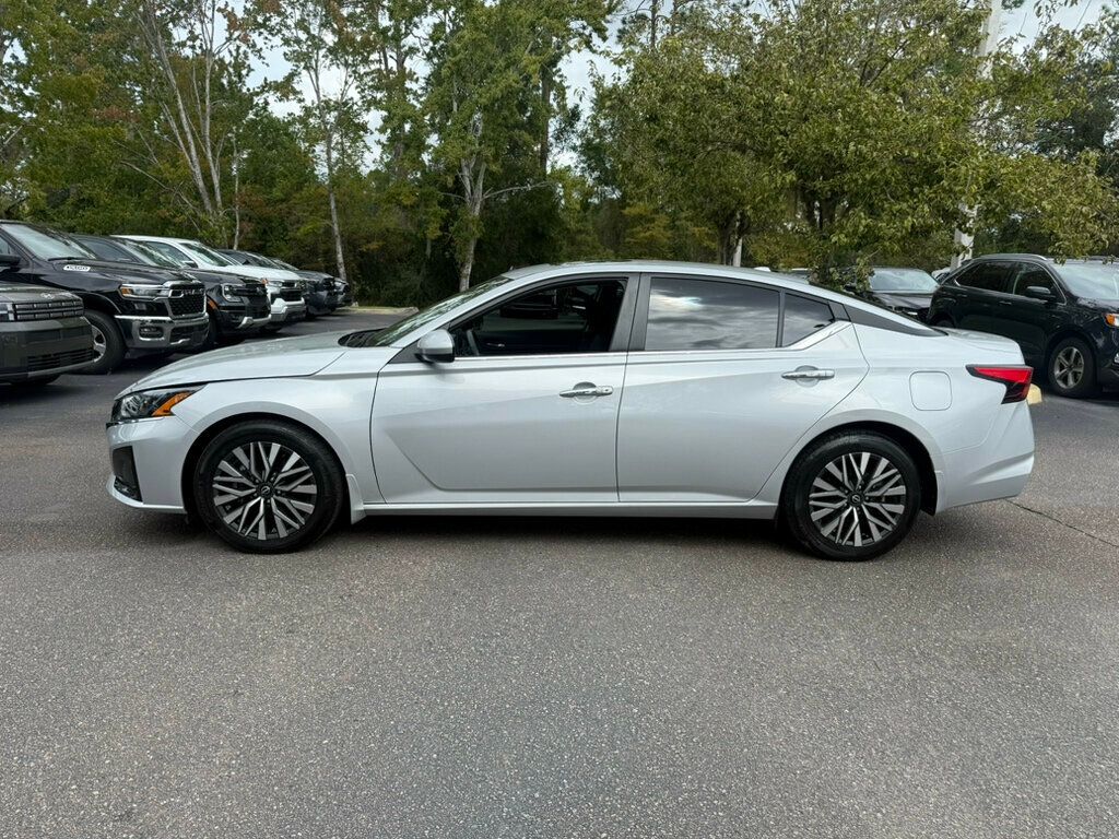 2024 Nissan Altima 2.5 SV photo 2