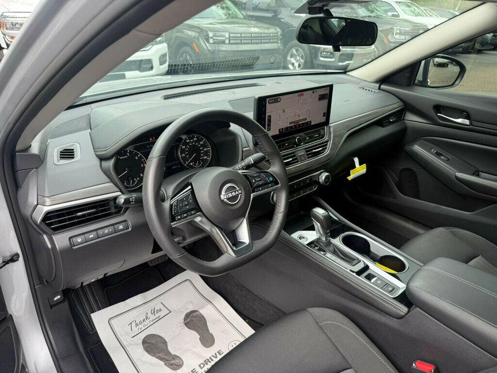 2024 Nissan Altima 2.5 SV photo 3