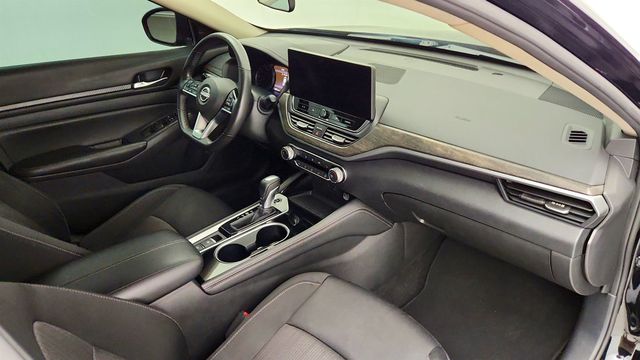 2024 Nissan Altima 2.5 SV Sedan w/ Premium Pkg, Moonroof & ProPILOT Assist - 23081739 - 23