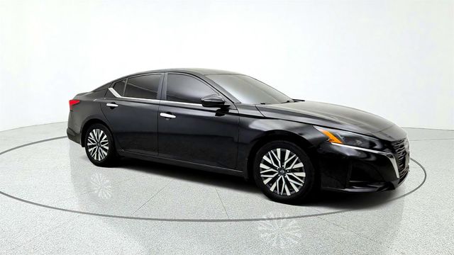 2024 Nissan Altima 2.5 SV Sedan w/ Premium Pkg, Moonroof & ProPILOT Assist - 23081739 - 2