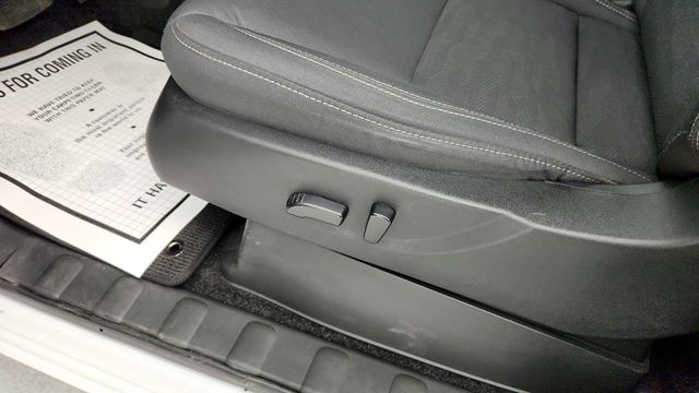 2024 Nissan Frontier Crew Cab 4x2 SV with Convenience & Technology Packages - 22941463 - 10