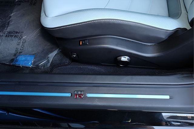 2024 Nissan GT-R Premium - Photo 18