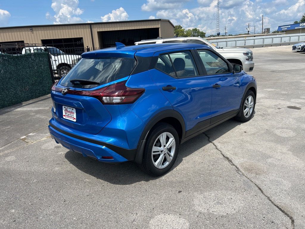 2024 Nissan Kicks S photo 2