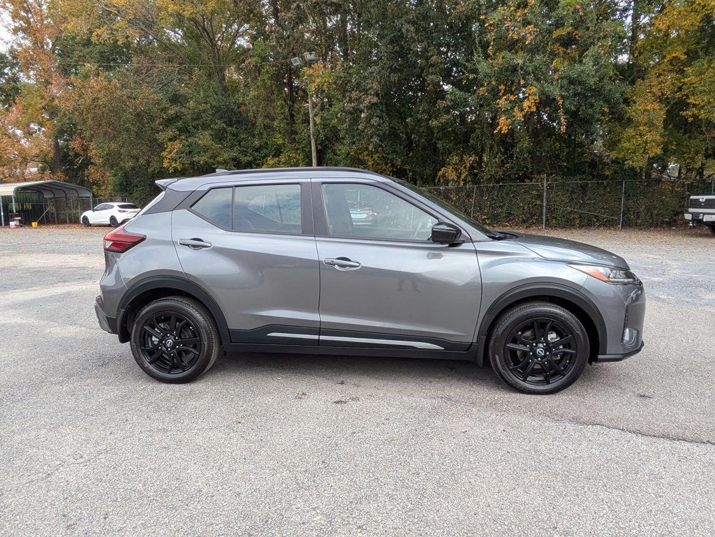 2024 Nissan Kicks SR photo 2