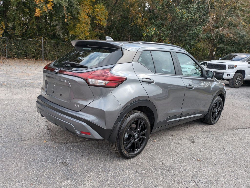 2024 Nissan Kicks SR photo 3