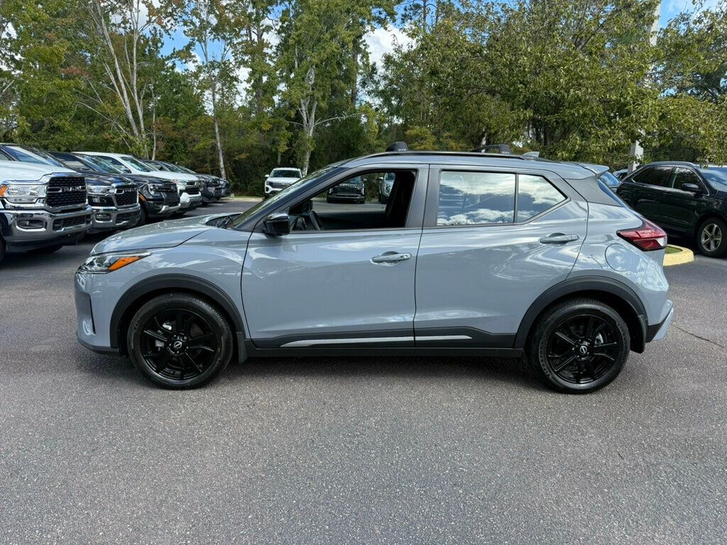 2024 Nissan Kicks SR photo 2
