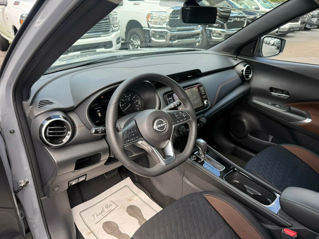 2024 Nissan Kicks SR photo 3
