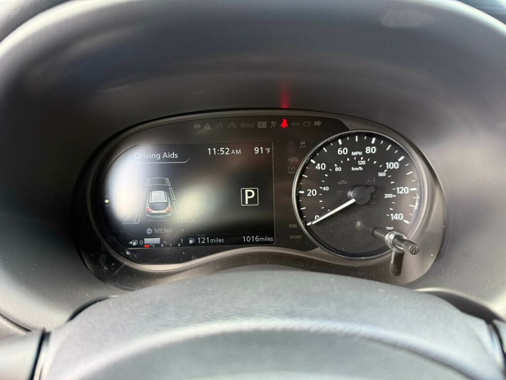 2024 Nissan Kicks SR photo 4
