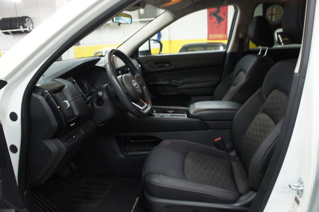 2024 Nissan Pathfinder 3RD Row Seats, SV, Low Mileage! - 23058871 - 23