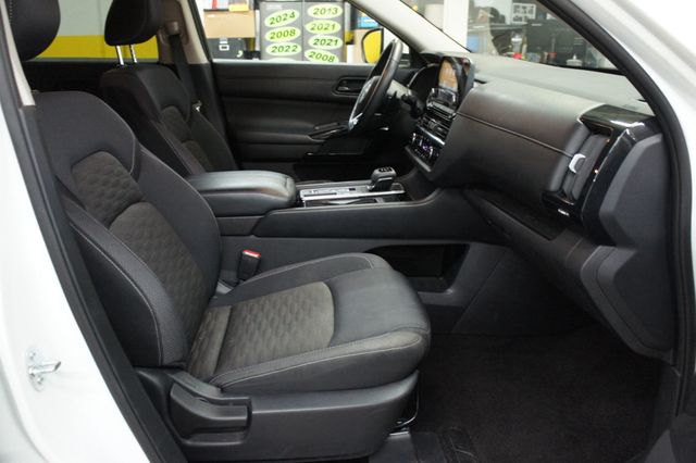 2024 Nissan Pathfinder 3RD Row Seats, SV, Low Mileage! - 23058871 - 39