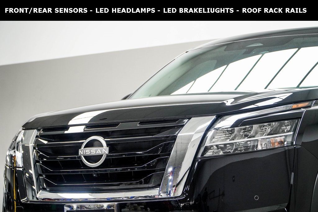 2024 Nissan Pathfinder Platinum photo 2