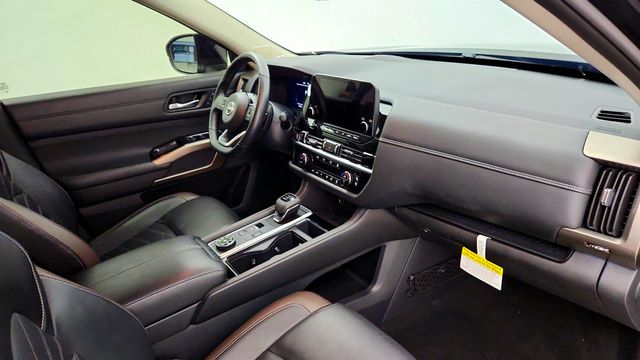 2024 Nissan Pathfinder Platinum 4WD - 23033750 - 25