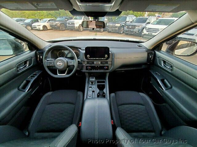 2024 Nissan Pathfinder S photo 13