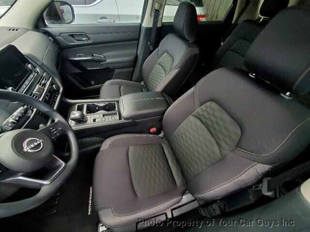 2024 Nissan Pathfinder S photo 14