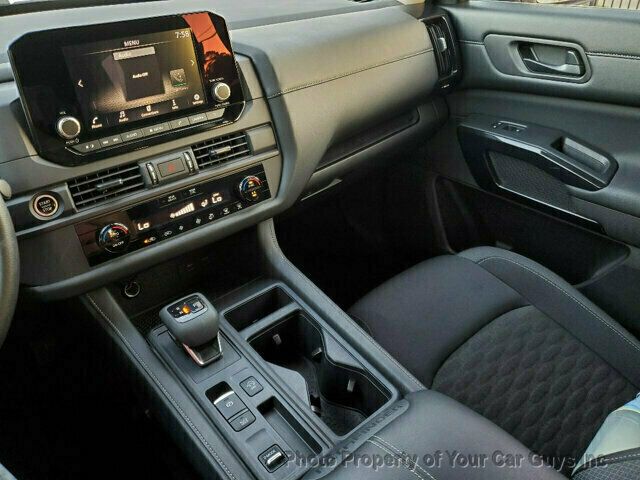 2024 Nissan Pathfinder S photo 15