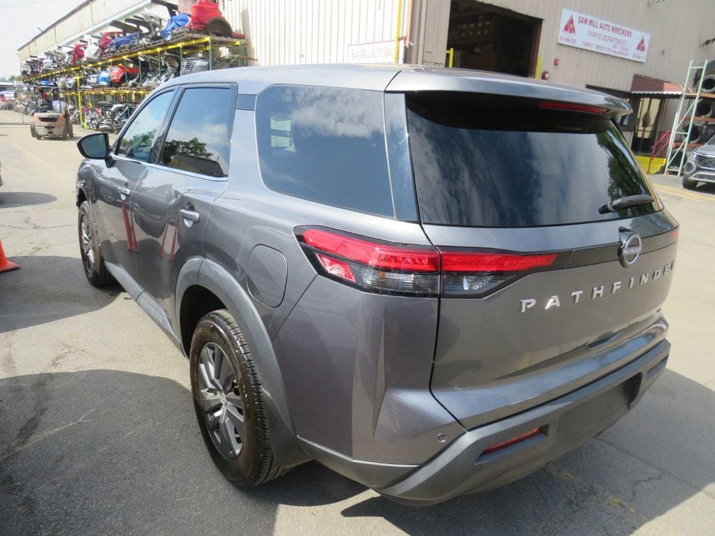 Nissan Pathfinder photo 4