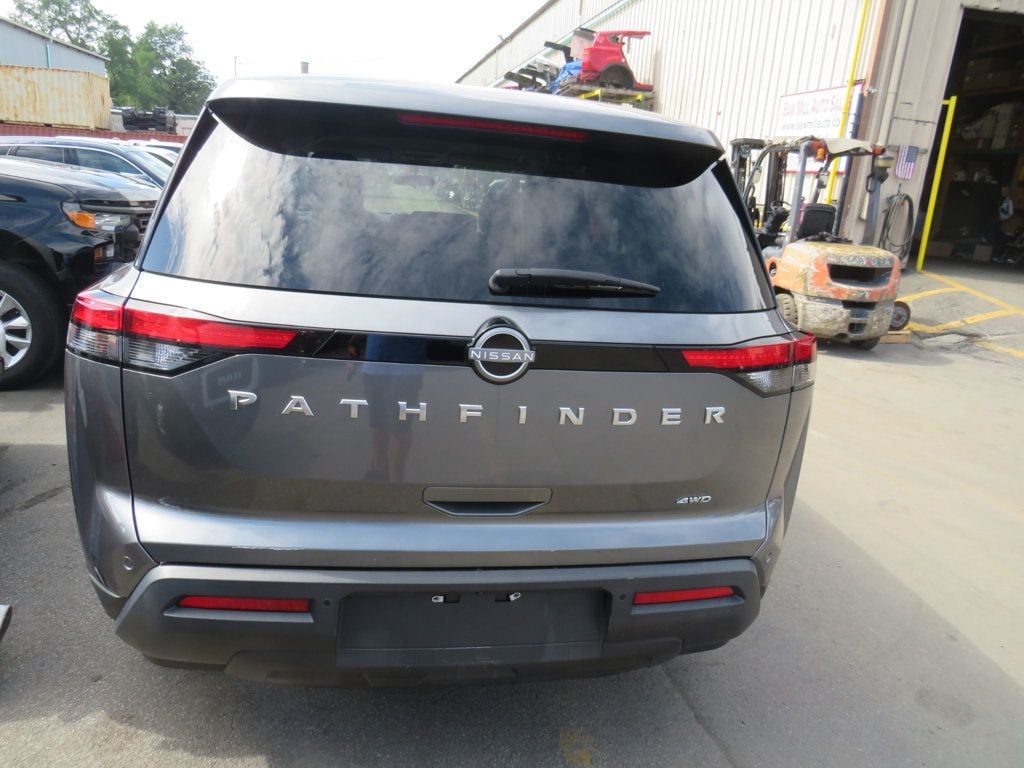Nissan Pathfinder photo 6