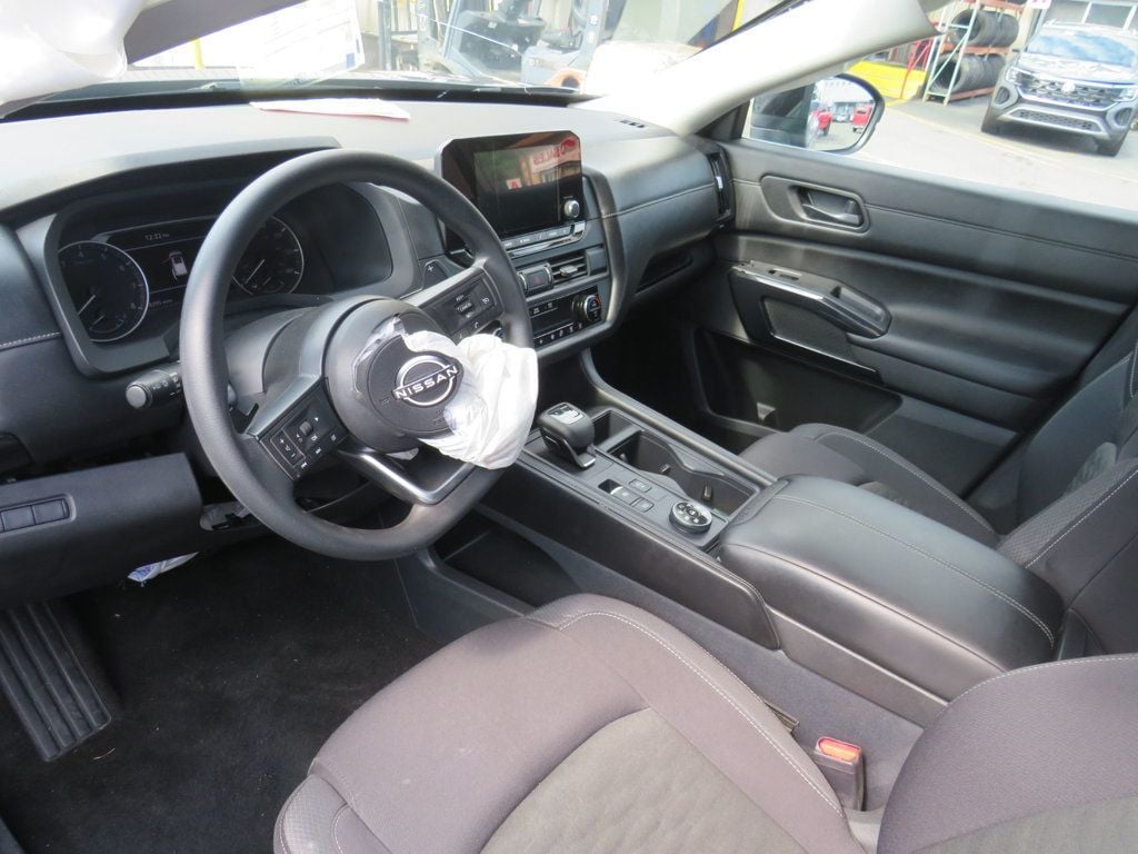 Nissan Pathfinder photo 9