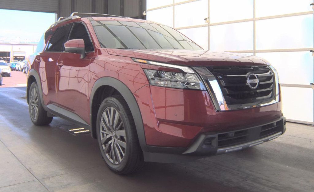 2024 Nissan Pathfinder SL photo 2