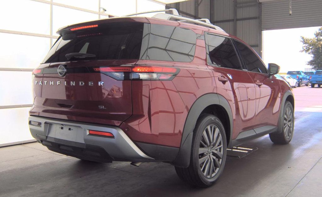 2024 Nissan Pathfinder SL photo 3