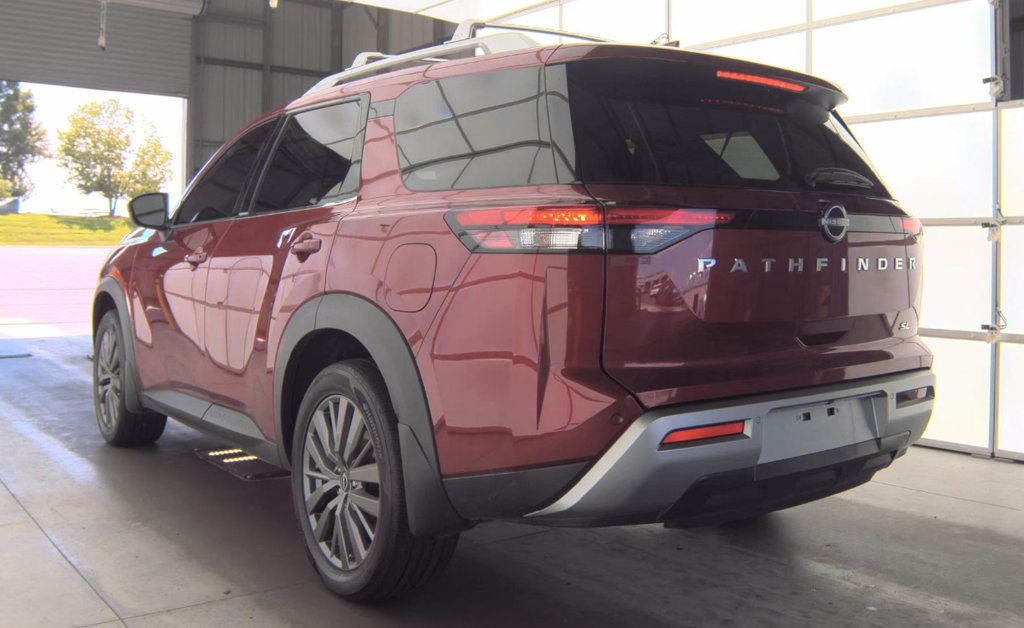 2024 Nissan Pathfinder SL photo 4