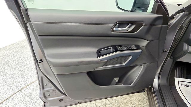 2024 Nissan Pathfinder SL 4WD w/ Black Appearance Package - 23081765 - 9