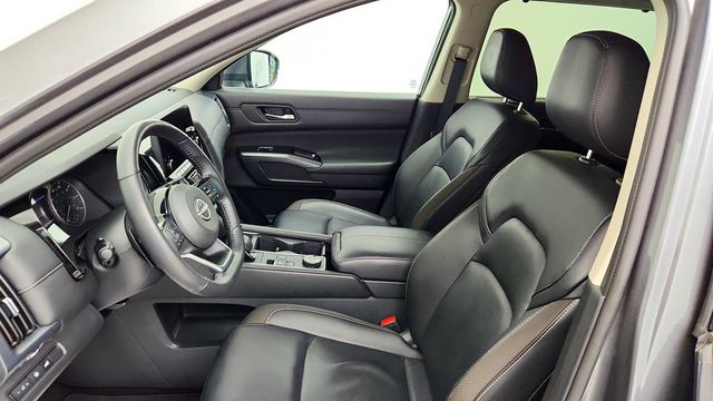2024 Nissan Pathfinder SL 4WD w/ Black Appearance Package - 23081765 - 19