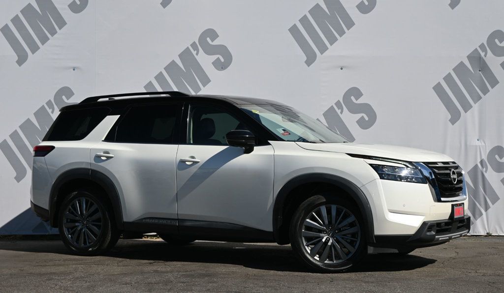 Nissan Pathfinder photo 3