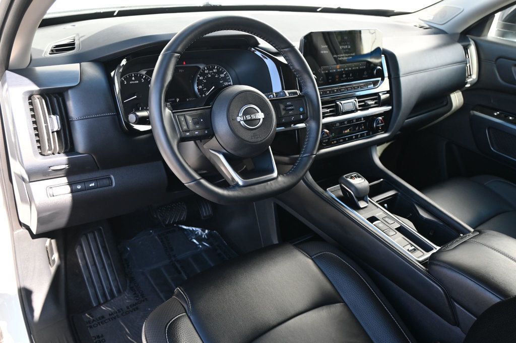 Nissan Pathfinder photo 7