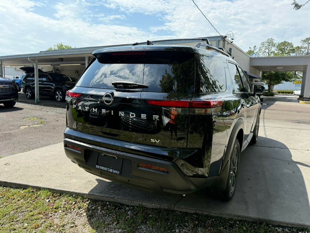 2024 Nissan Pathfinder SV photo 4