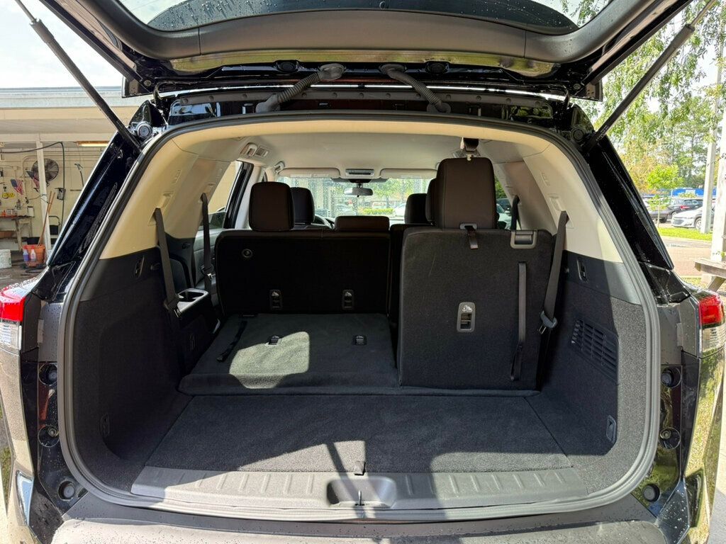 2024 Nissan Pathfinder SV photo 2