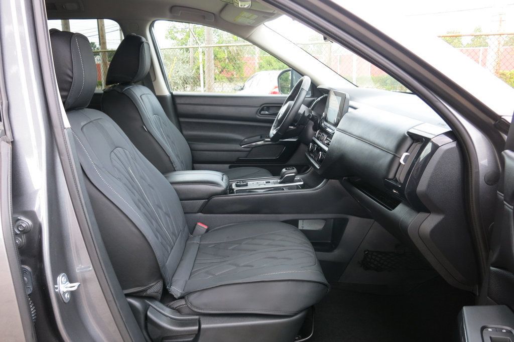 2024 Nissan Pathfinder SV photo 11