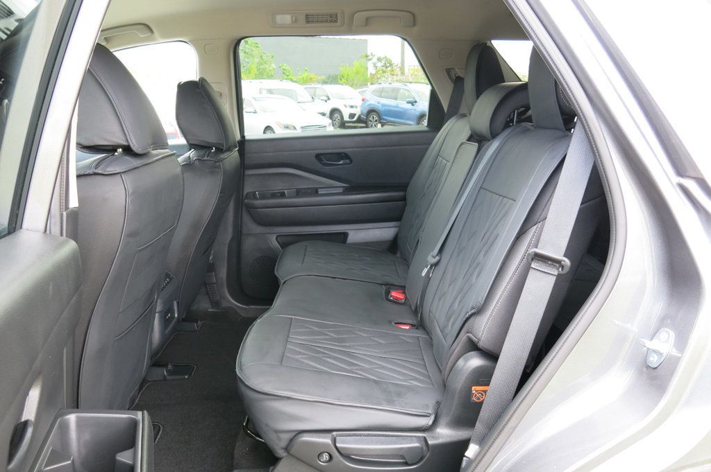 2024 Nissan Pathfinder SV photo 12