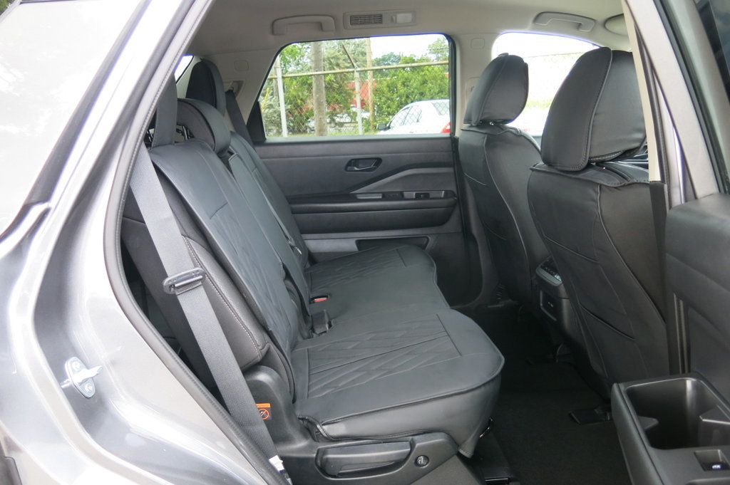 2024 Nissan Pathfinder SV photo 13