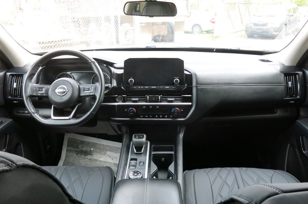 2024 Nissan Pathfinder SV photo 18