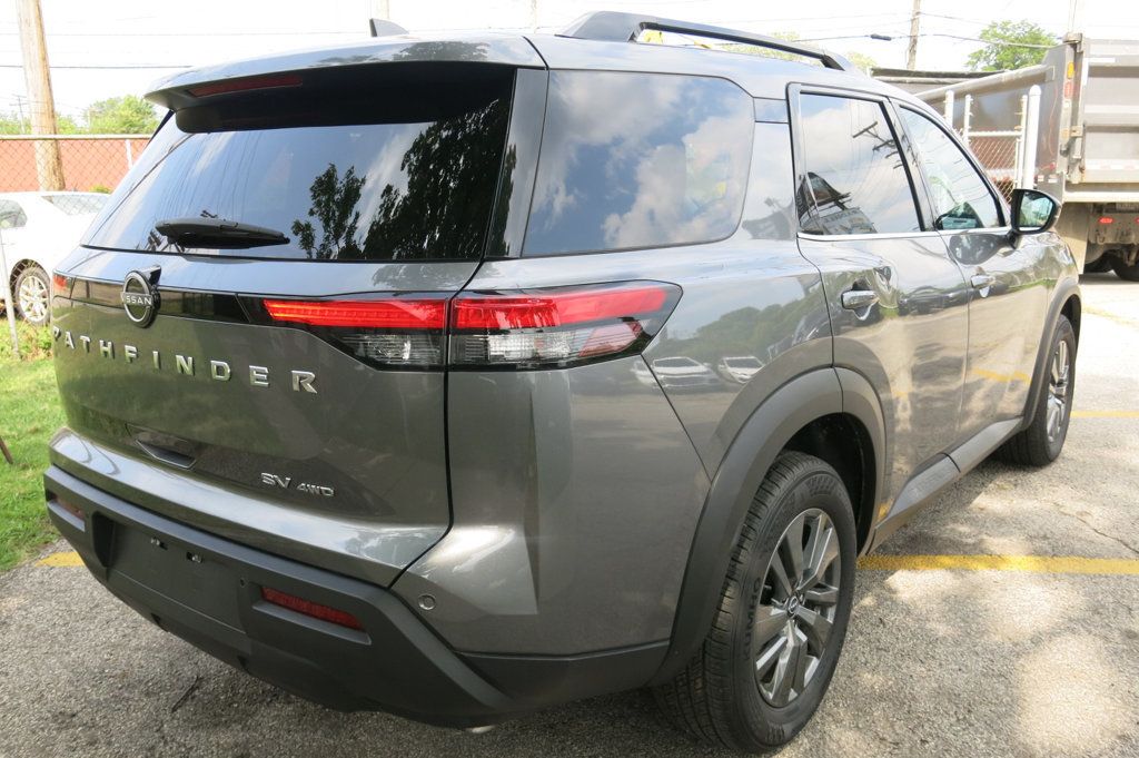 2024 Nissan Pathfinder SV photo 2