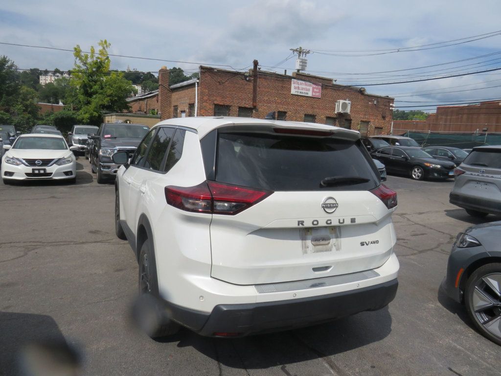 Nissan Rogue photo 2