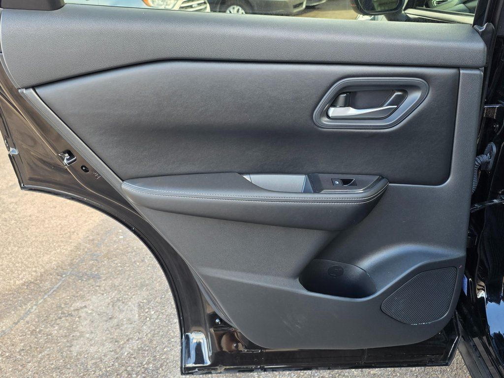 2024 Nissan Rogue AWD SV - 22996679 - 18