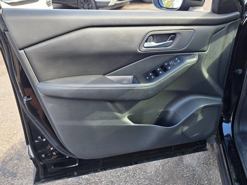 2024 Nissan Rogue AWD SV - 22996679 - 19