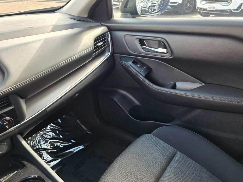 2024 Nissan Rogue AWD SV - 22996679 - 32