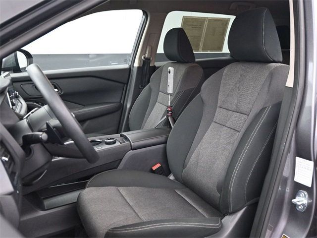 2024 Nissan Rogue SV photo 2