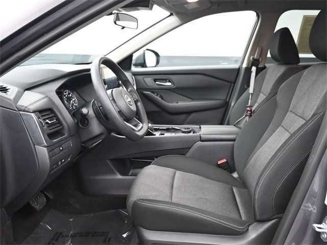 2024 Nissan Rogue SV photo 3