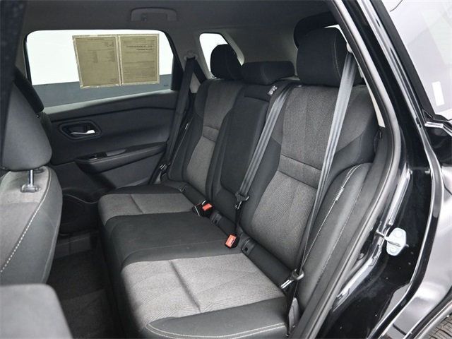 2024 Nissan Rogue SV photo 6