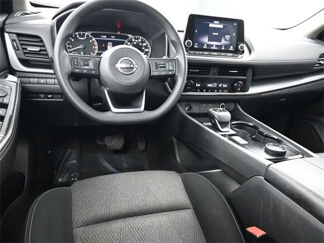 2024 Nissan Rogue SV photo 13