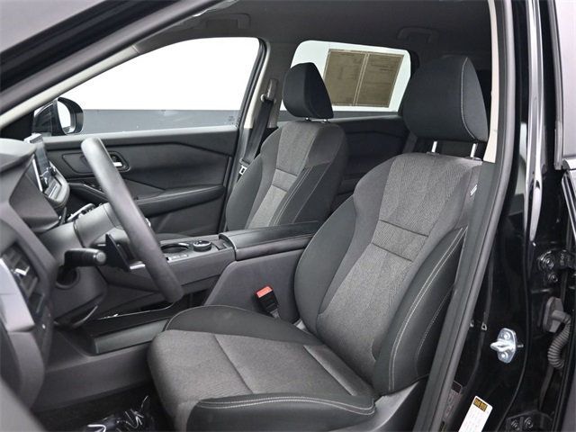 2024 Nissan Rogue SV photo 2