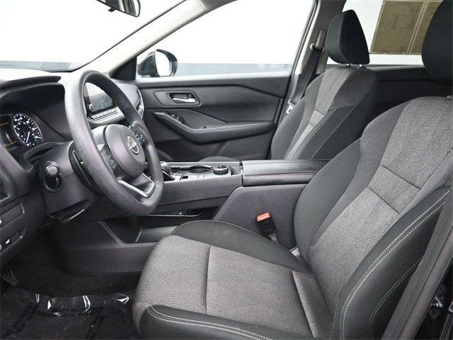 2024 Nissan Rogue SV photo 3