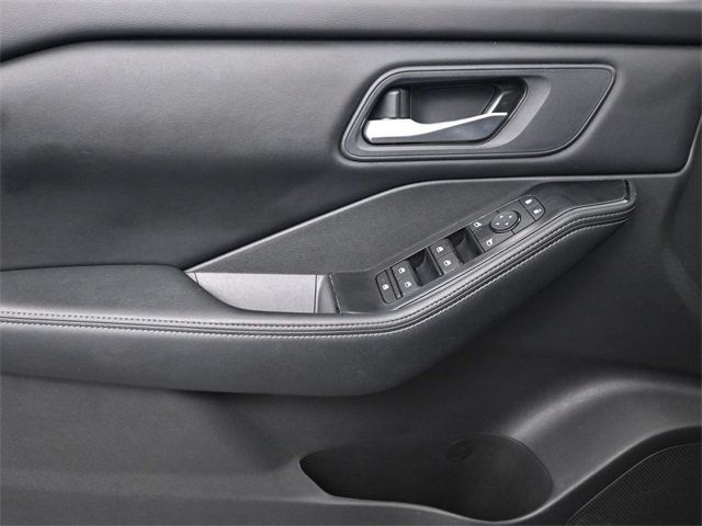 2024 Nissan Rogue SV photo 4