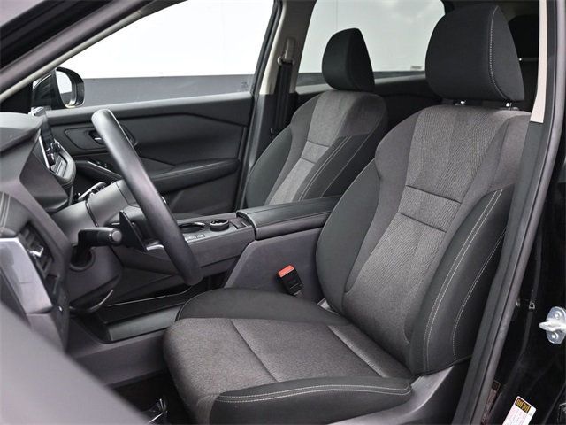 2024 Nissan Rogue SV photo 3