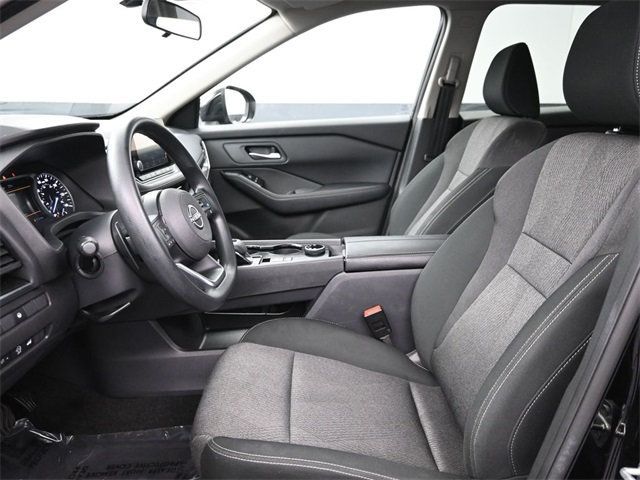 2024 Nissan Rogue SV photo 4